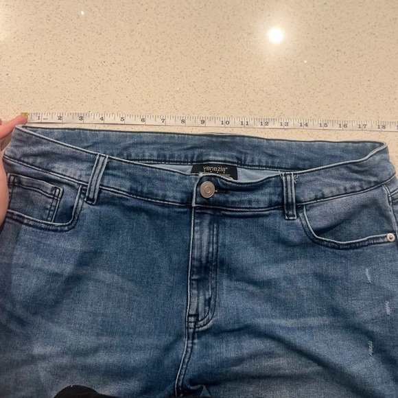 VENEZIA BY LANE BRYANT BERMUDA DENIM SHORTS - Picture 6 of 9